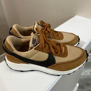 Women's Nike Waffle Debut Retro Sneaker